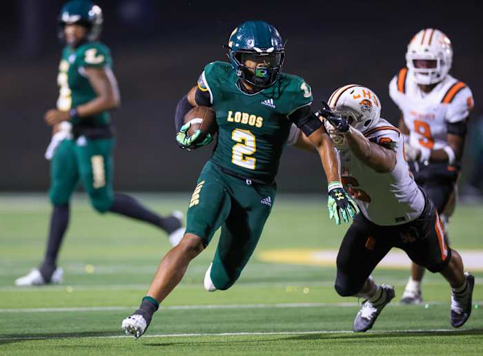 Oklahoma commit Taylor Tatum carries the ball during a Texas high school football game in Sept. 2022.
